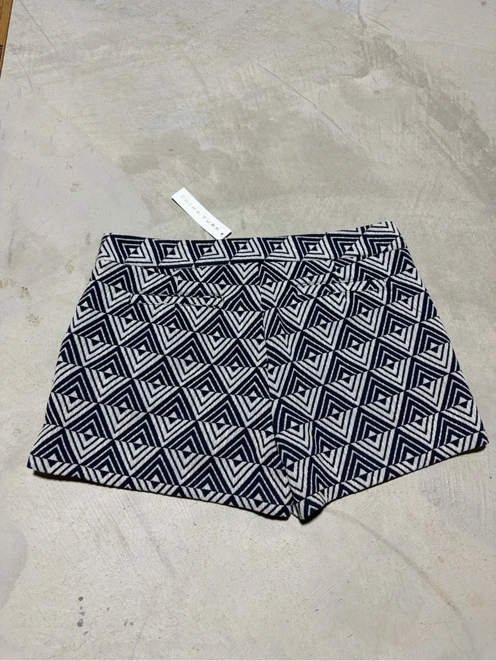 Trina Turk NWT Dael shorts Geometric Pattern Navy 6 MSRP$198